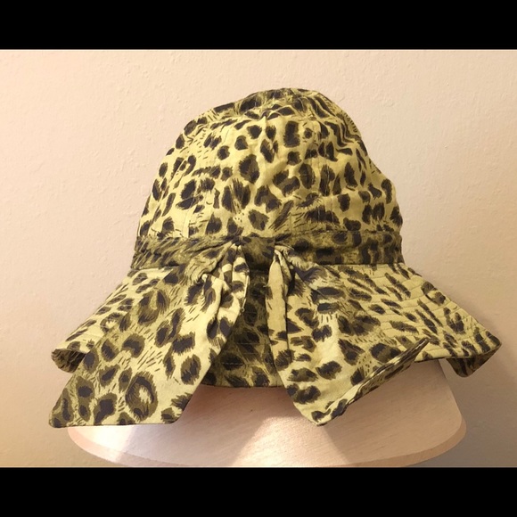 Summer hat with Bowtie - Picture 1 of 2